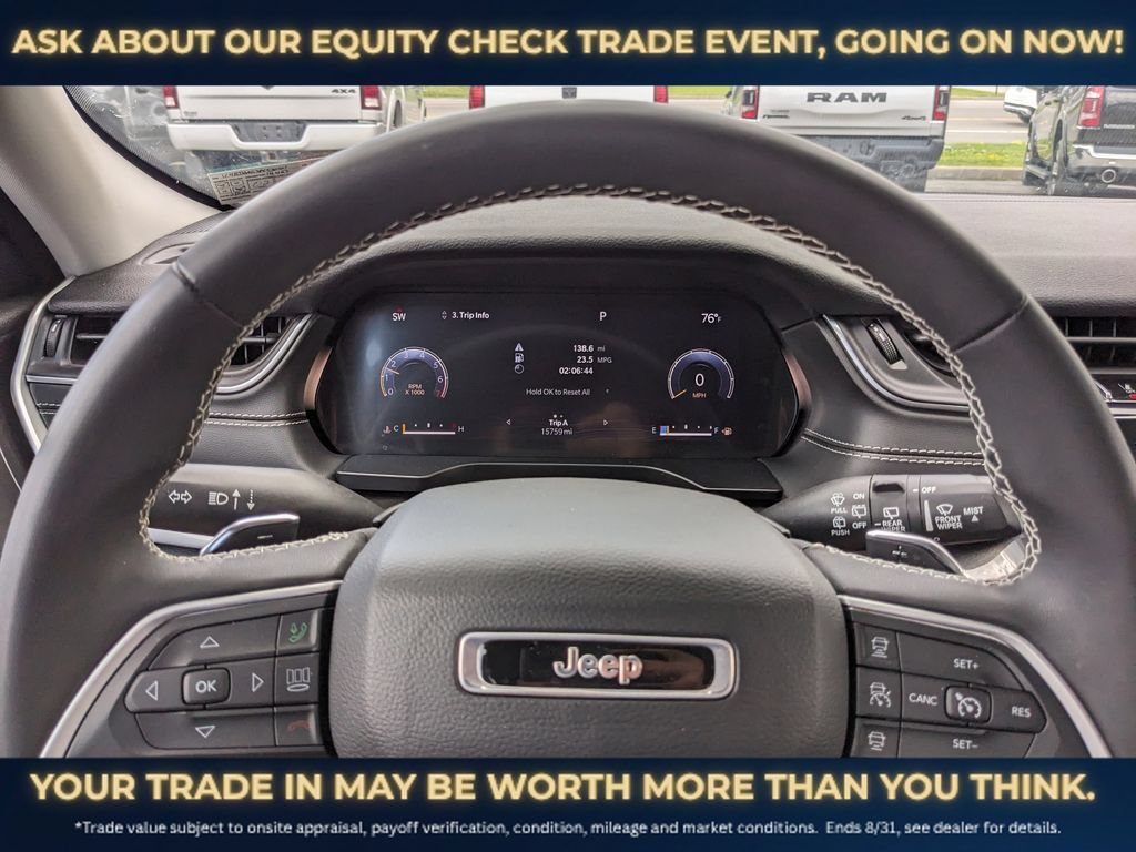 Used 2023 Jeep Grand Cherokee Laredo AWD/4WD image 16