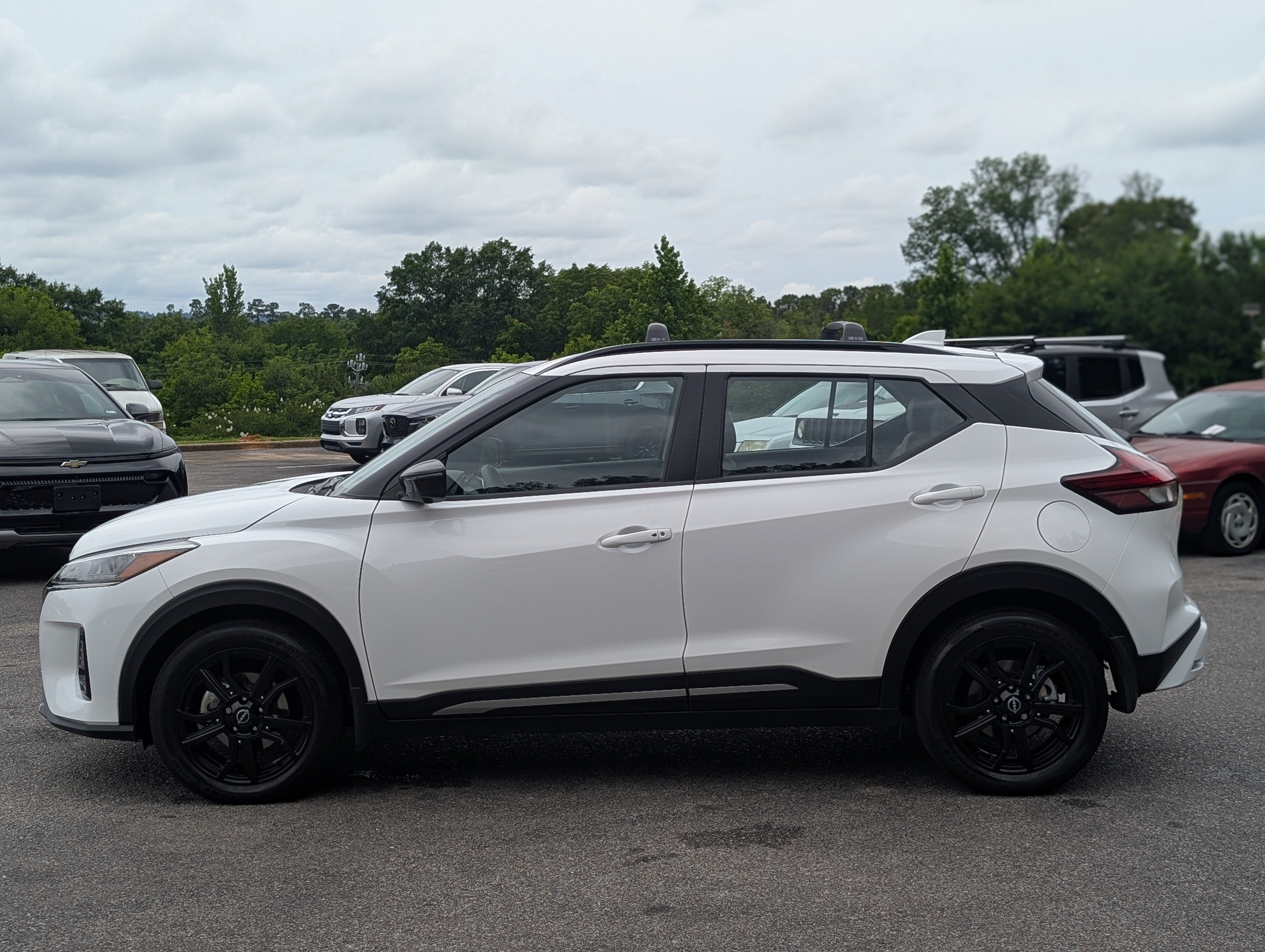 Used 2024 Nissan Kicks SR w/ SR Premium Package FWD image 6