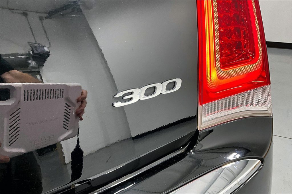 Used 2021 Chrysler 300 Touring L RWD image 37