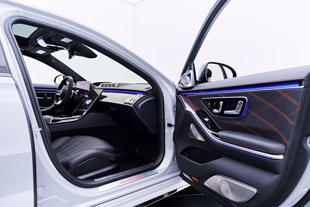 Used 2024 Mercedes-Benz S 63 AMG S w/ Rear Seat Package image 39
