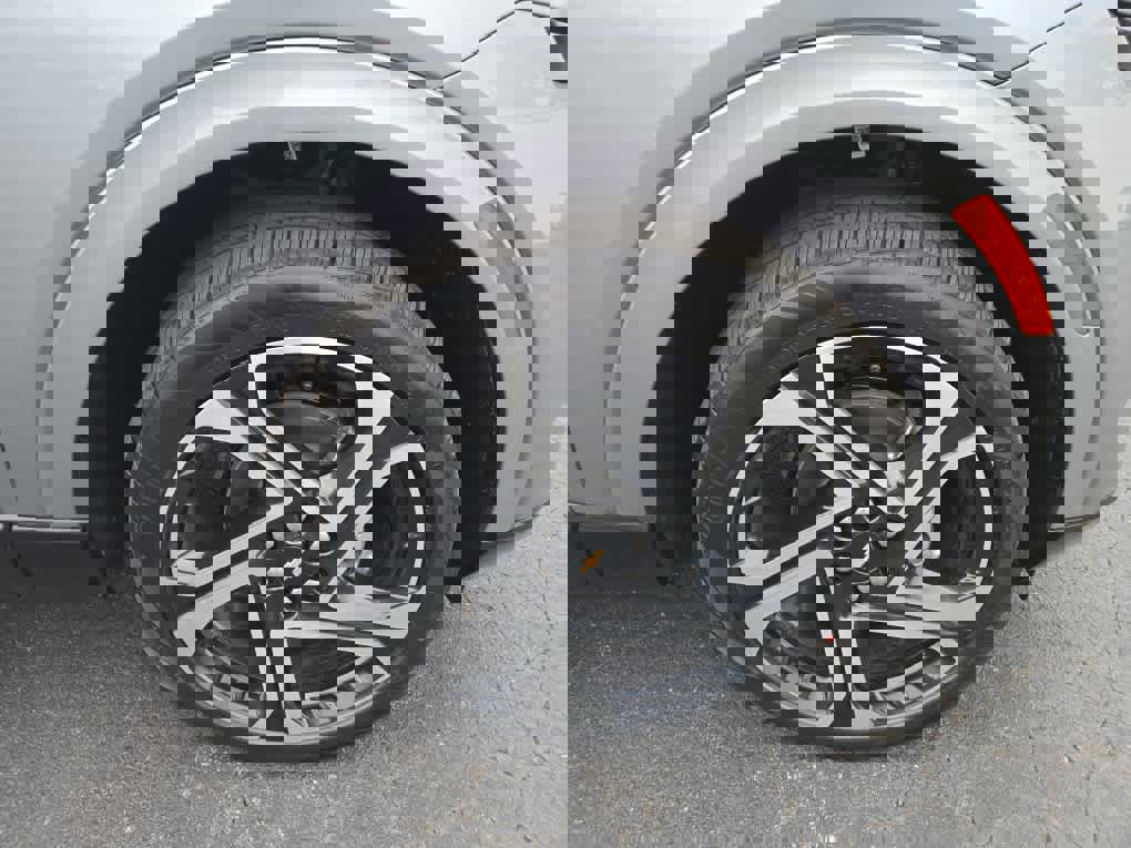 New 2026 Chevrolet Equinox EV LT image 9