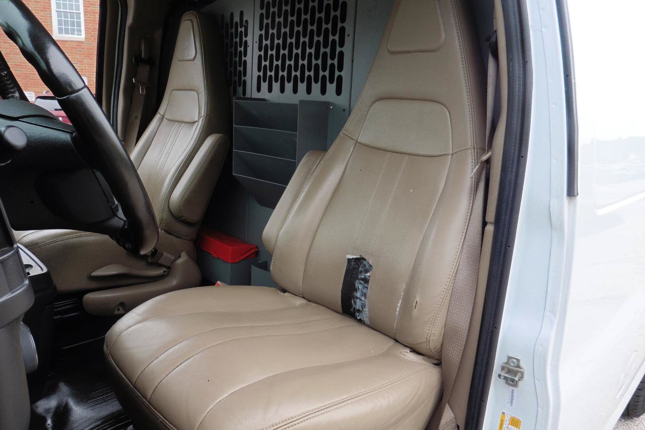 Used 2022 Chevrolet Express 3500 w/ Driver Convenience Package RWD image 6