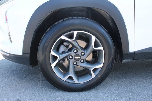 Used 2024 Chevrolet Trax LT w/ Driver Confidence Package FWD image 32