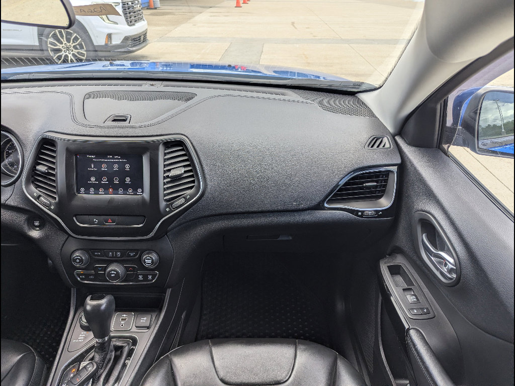 Used 2020 Jeep Cherokee Latitude Plus AWD/4WD image 4