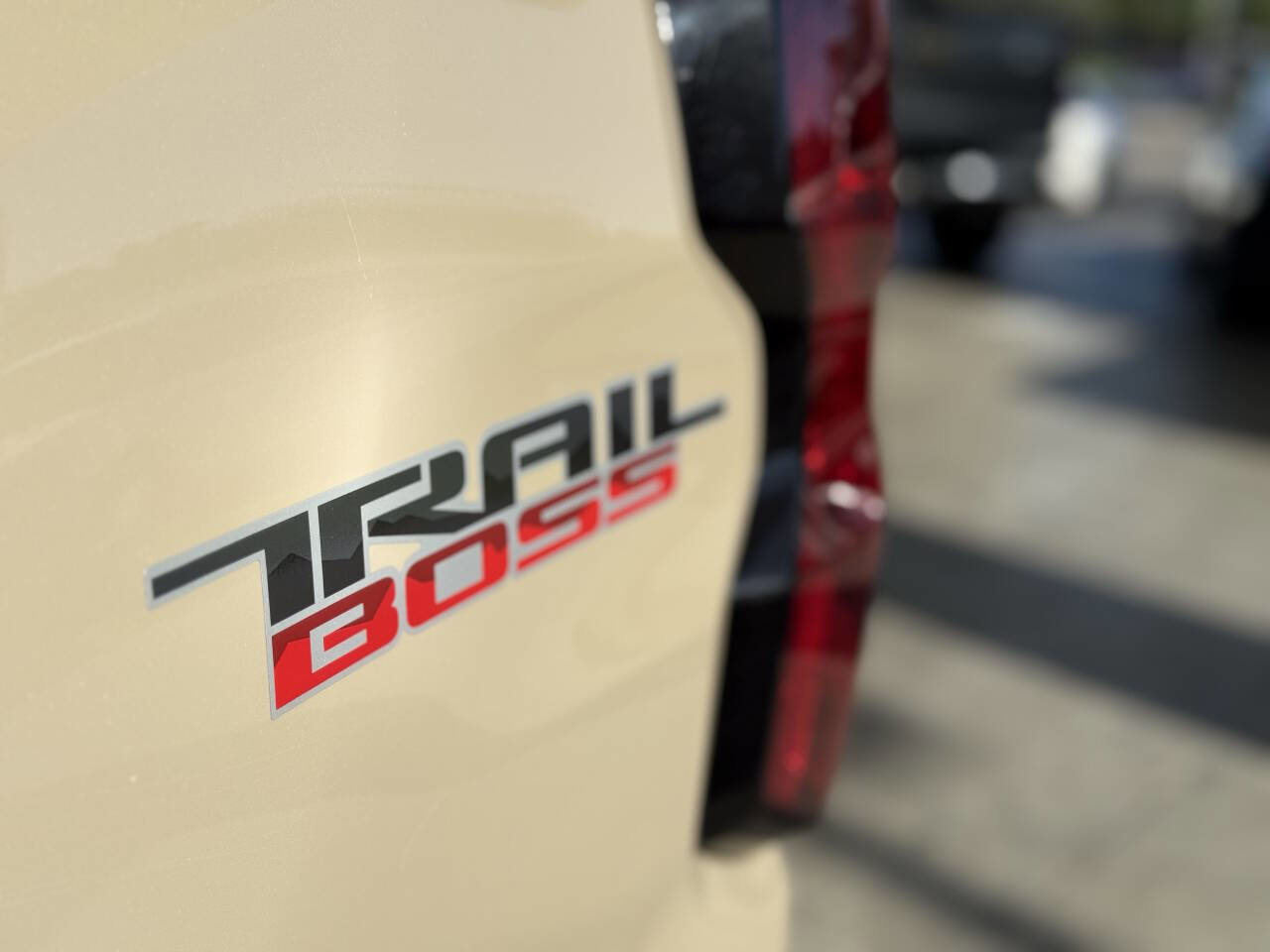 Used 2023 Chevrolet Colorado Trail Boss w/ Technology Package image 6