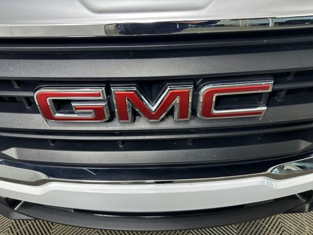 Used 2023 GMC Terrain SLE w/ Driver Convenience Package image 9