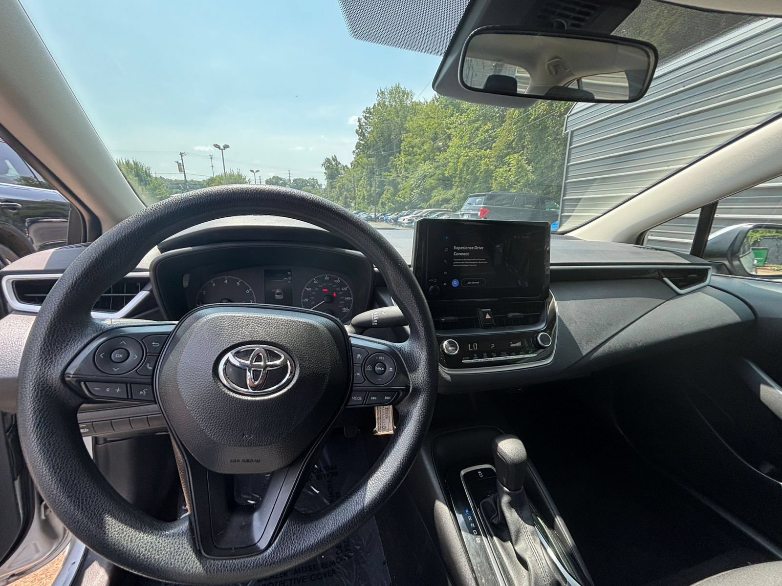 Used 2025 Toyota Corolla LE FWD image 28