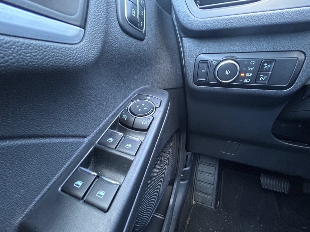 Used 2025 Ford Escape Platinum AWD/4WD image 21