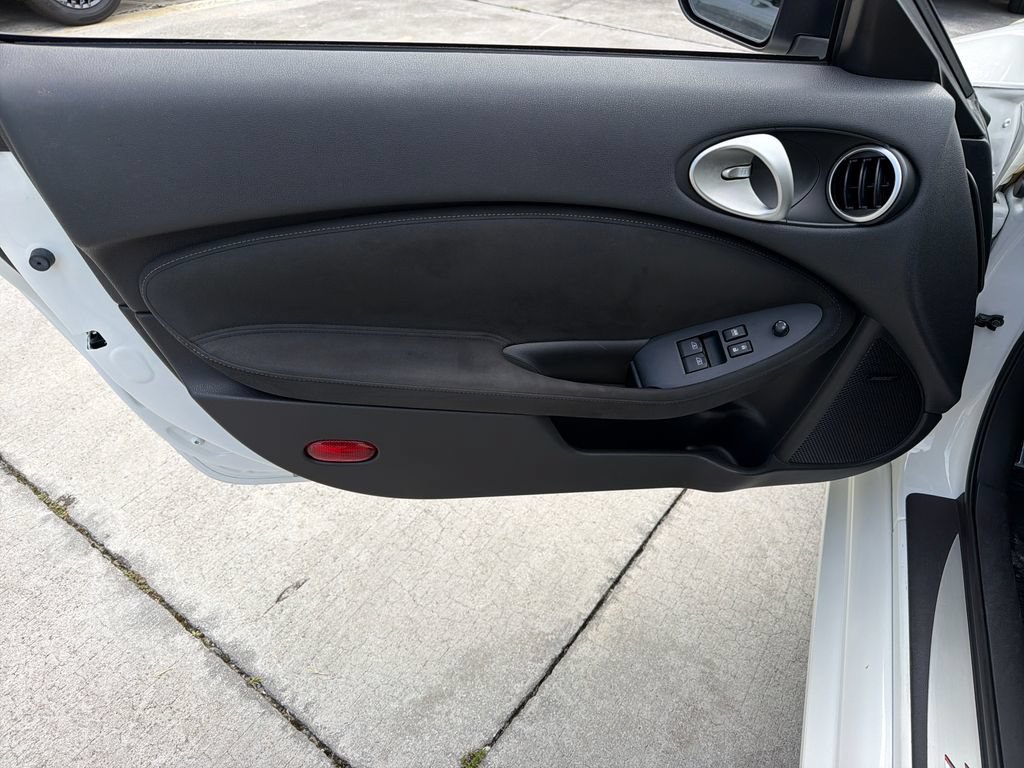 Used 2019 Nissan 370Z Touring Sport RWD image 14