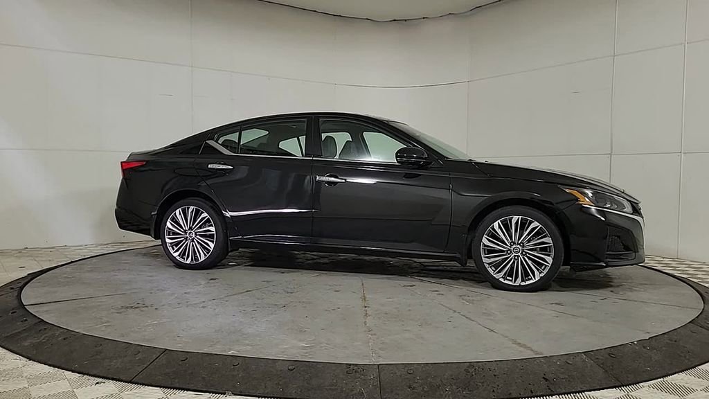 Used 2023 Nissan Altima 2.5 SL image 8