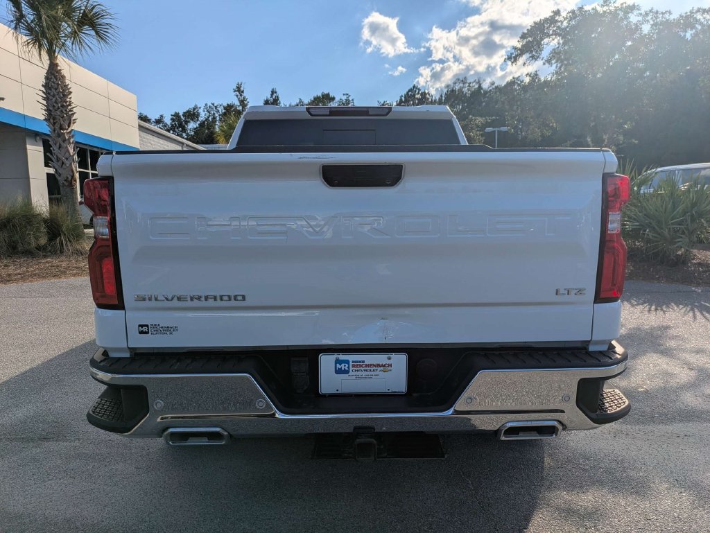 Used 2025 Chevrolet Silverado 1500 LTZ AWD/4WD image 5