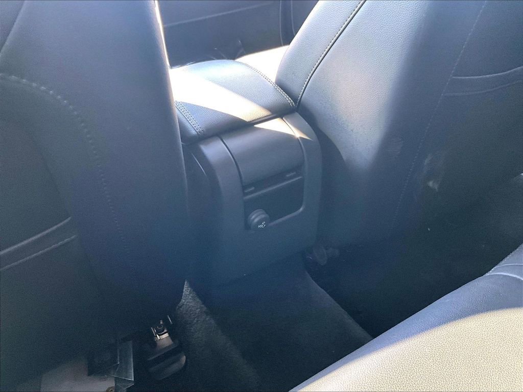 Used 2018 Volvo V60 T5 Cross Country w/ Convenience Package image 30