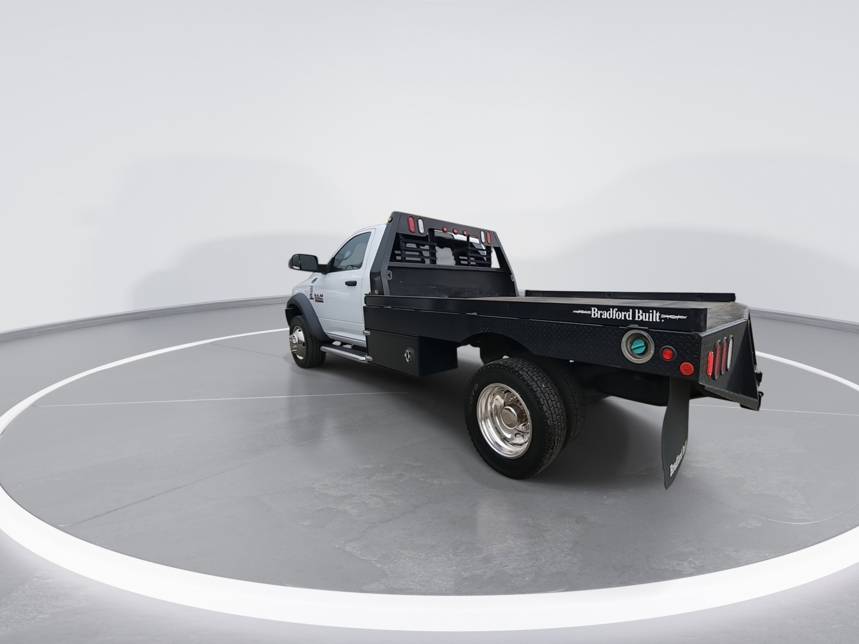 Used 2018 RAM 5500 Tradesman w/ Power & Remote Entry Group image 7