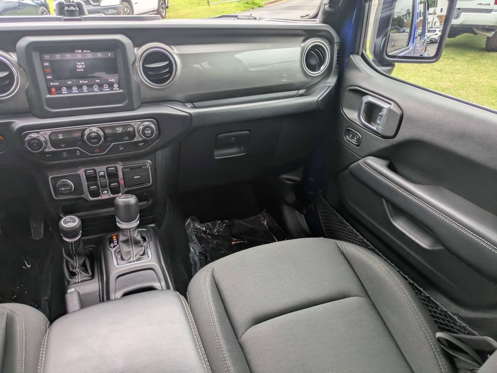 Used 2020 Jeep Wrangler Unlimited Sahara AWD/4WD image 17