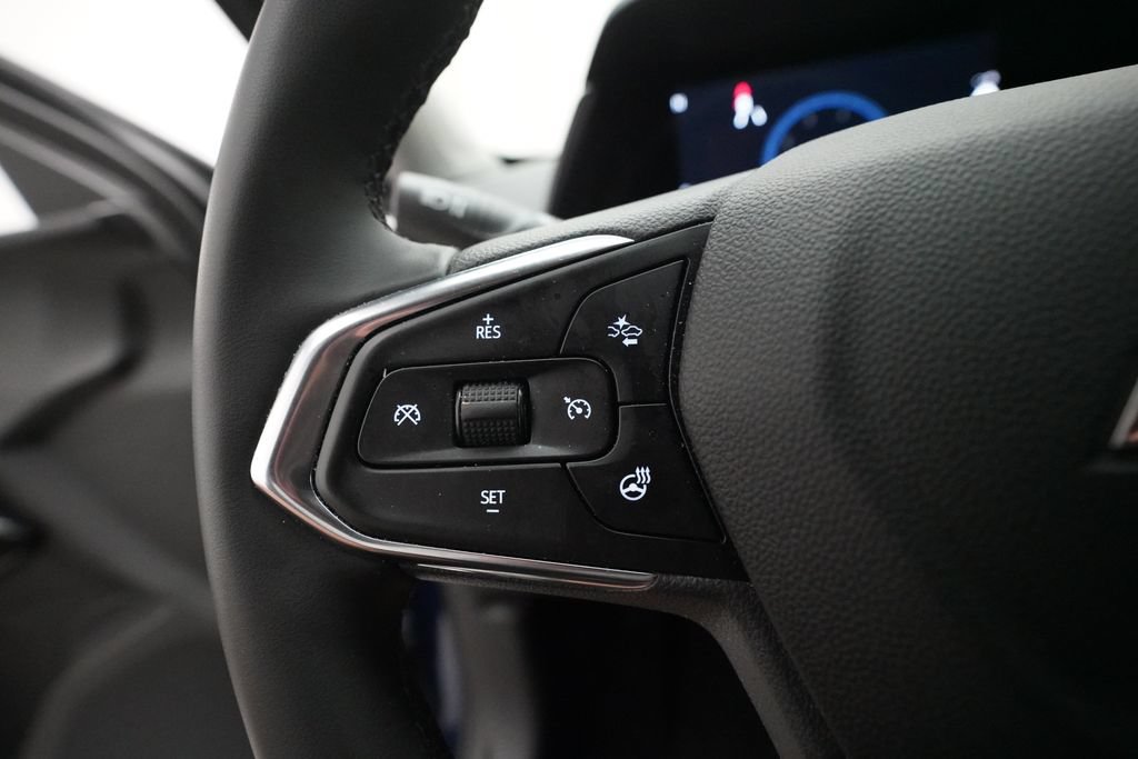 Used 2024 Chevrolet Trax LT w/ Driver Confidence Package FWD image 17