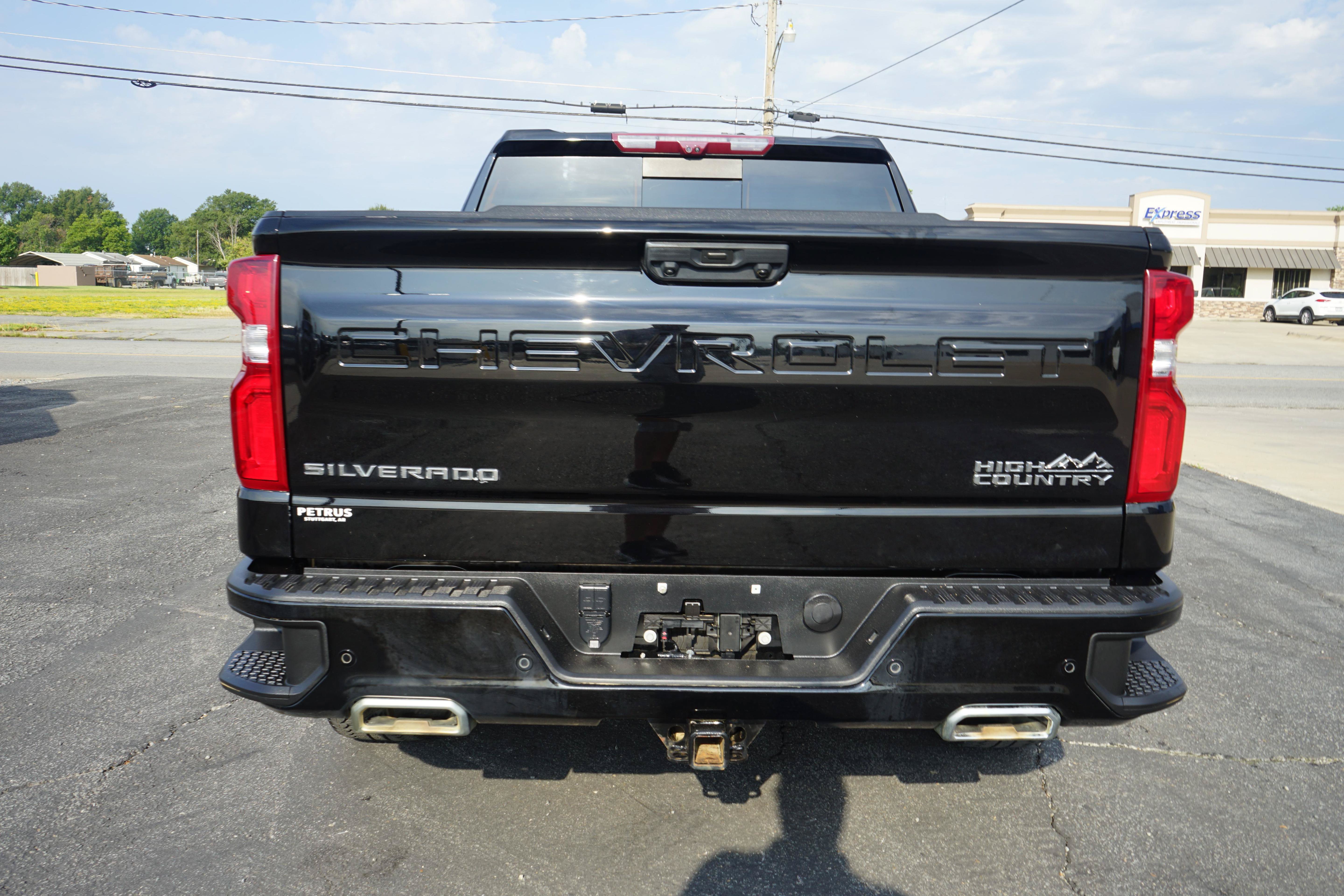 Used 2024 Chevrolet Silverado 1500 High Country w/ Technology Package AWD/4WD image 4