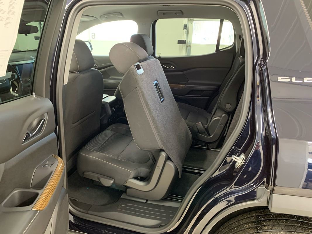 Used 2022 GMC Acadia SLE w/ Driver Convenience Package image 23
