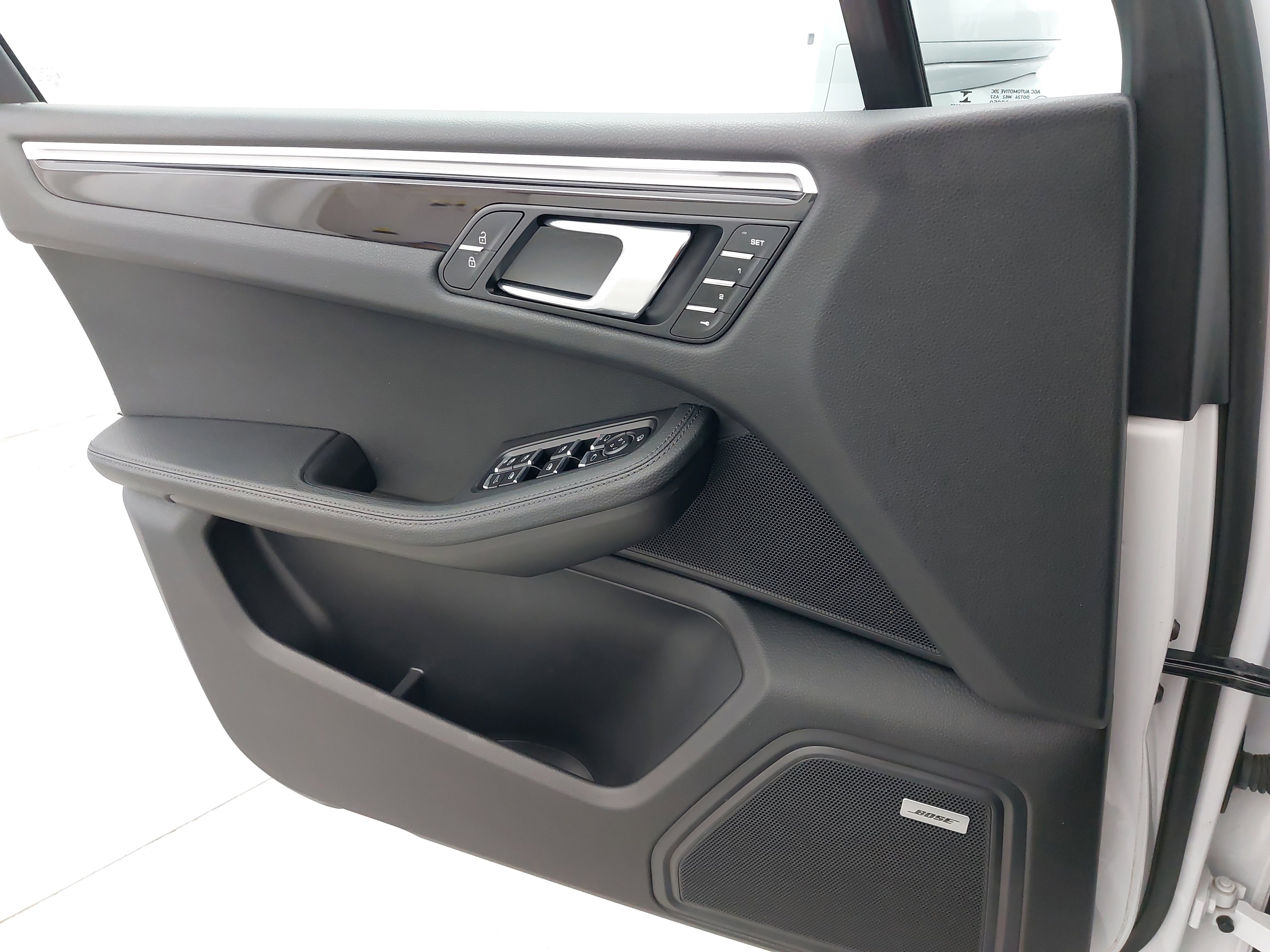 Used 2023 Porsche Macan image 28