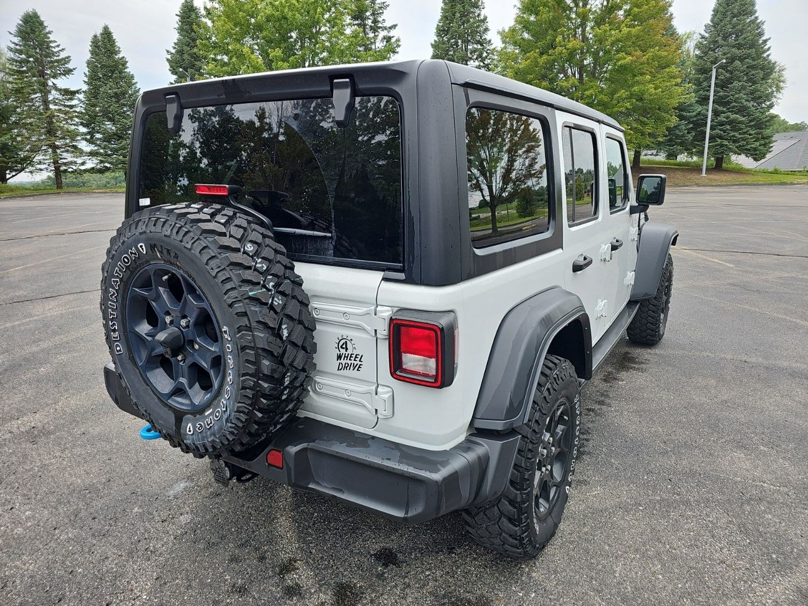 Used 2023 Jeep Wrangler Unlimited w/ Cold Weather Group AWD/4WD image 6
