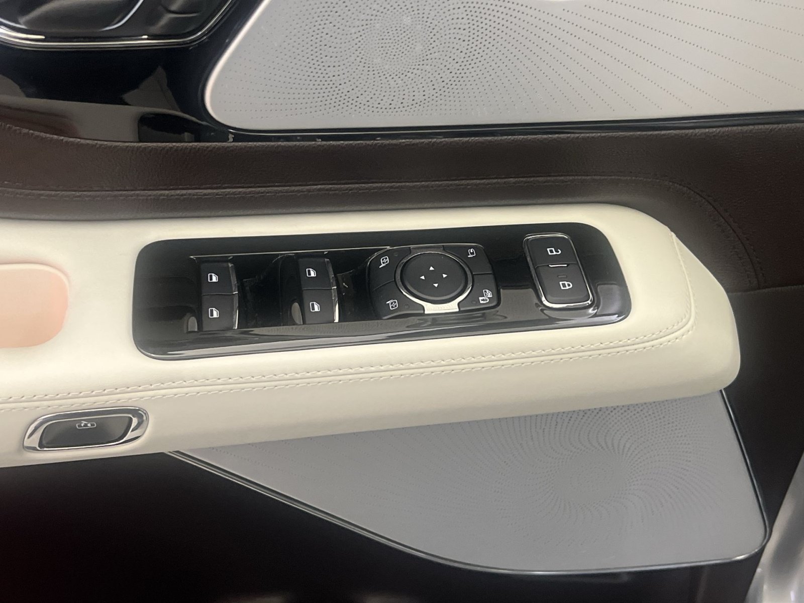 Used 2023 Lincoln Aviator Black Label AWD/4WD image 14