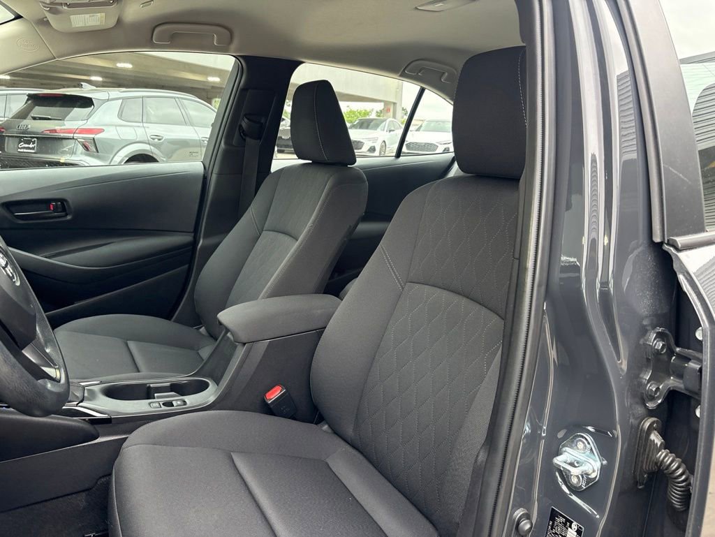 Used 2025 Toyota Corolla LE FWD image 13