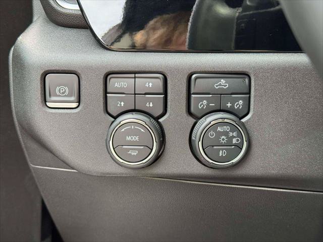 Used 2023 Chevrolet Silverado 1500 RST w/ Convenience Package II AWD/4WD image 19