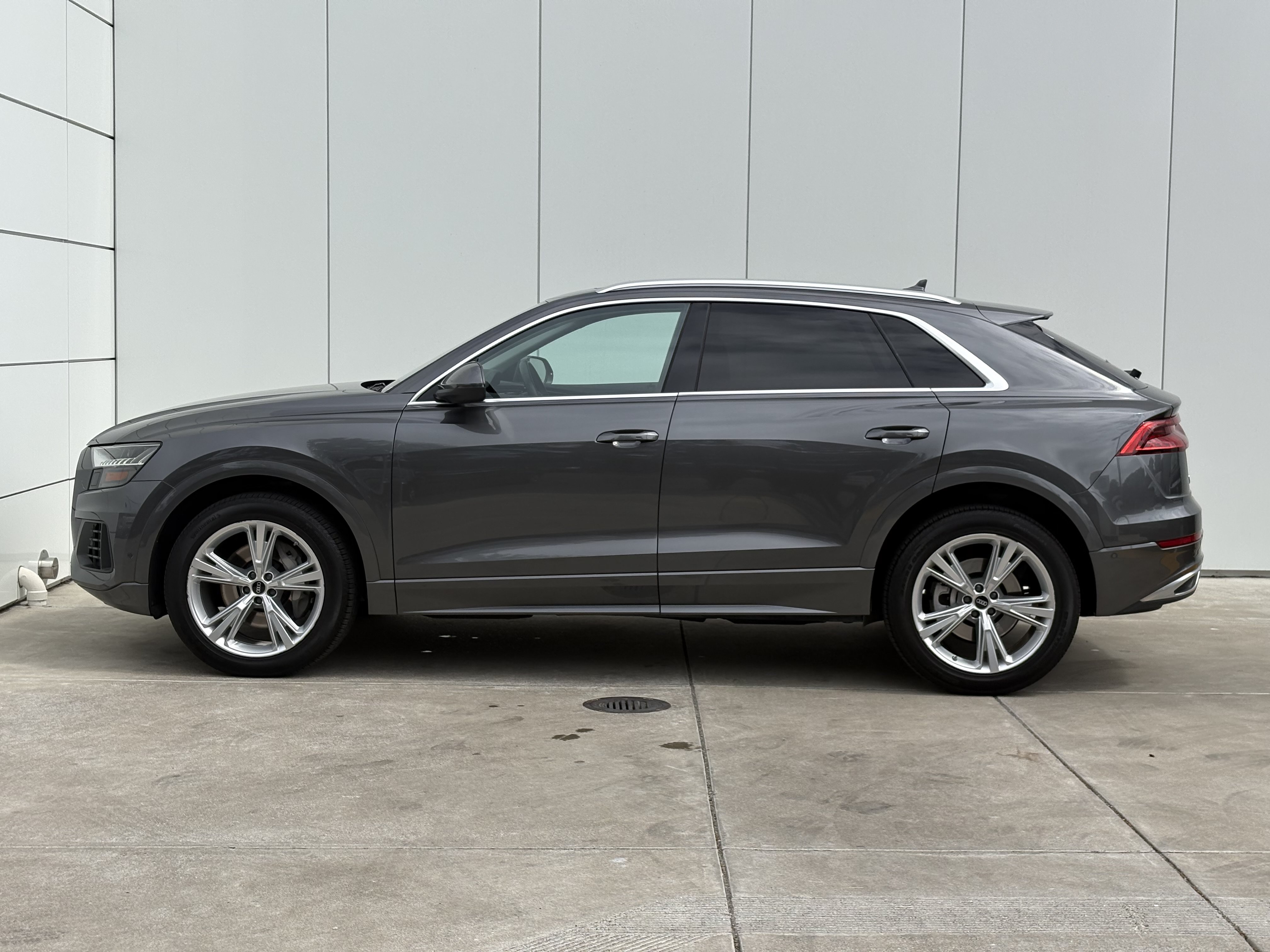 Used 2023 Audi Q8 Premium AWD/4WD image 4