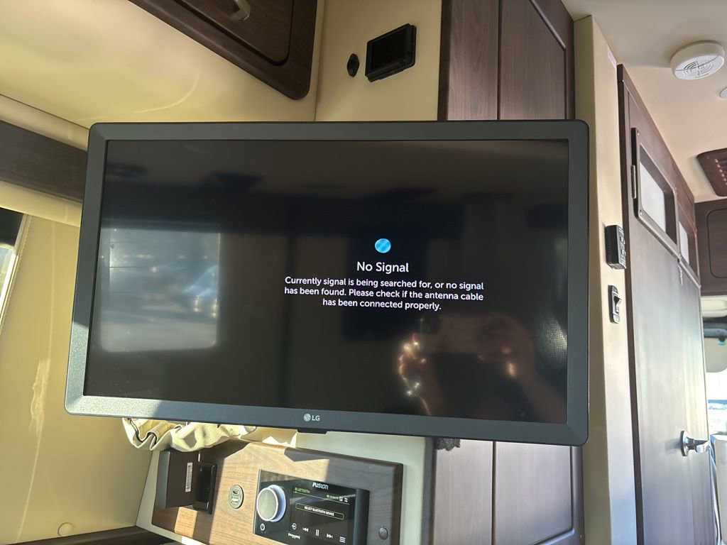 Used 2022 Mercedes-Benz Sprinter 2500 image 42