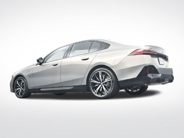 New 2027 BMW 550e xDrive AWD/4WD image 35