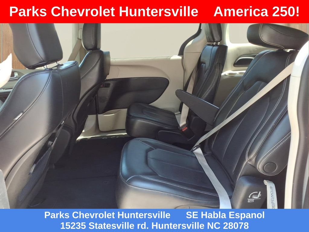 Used 2023 Chrysler Pacifica Touring-L FWD image 22