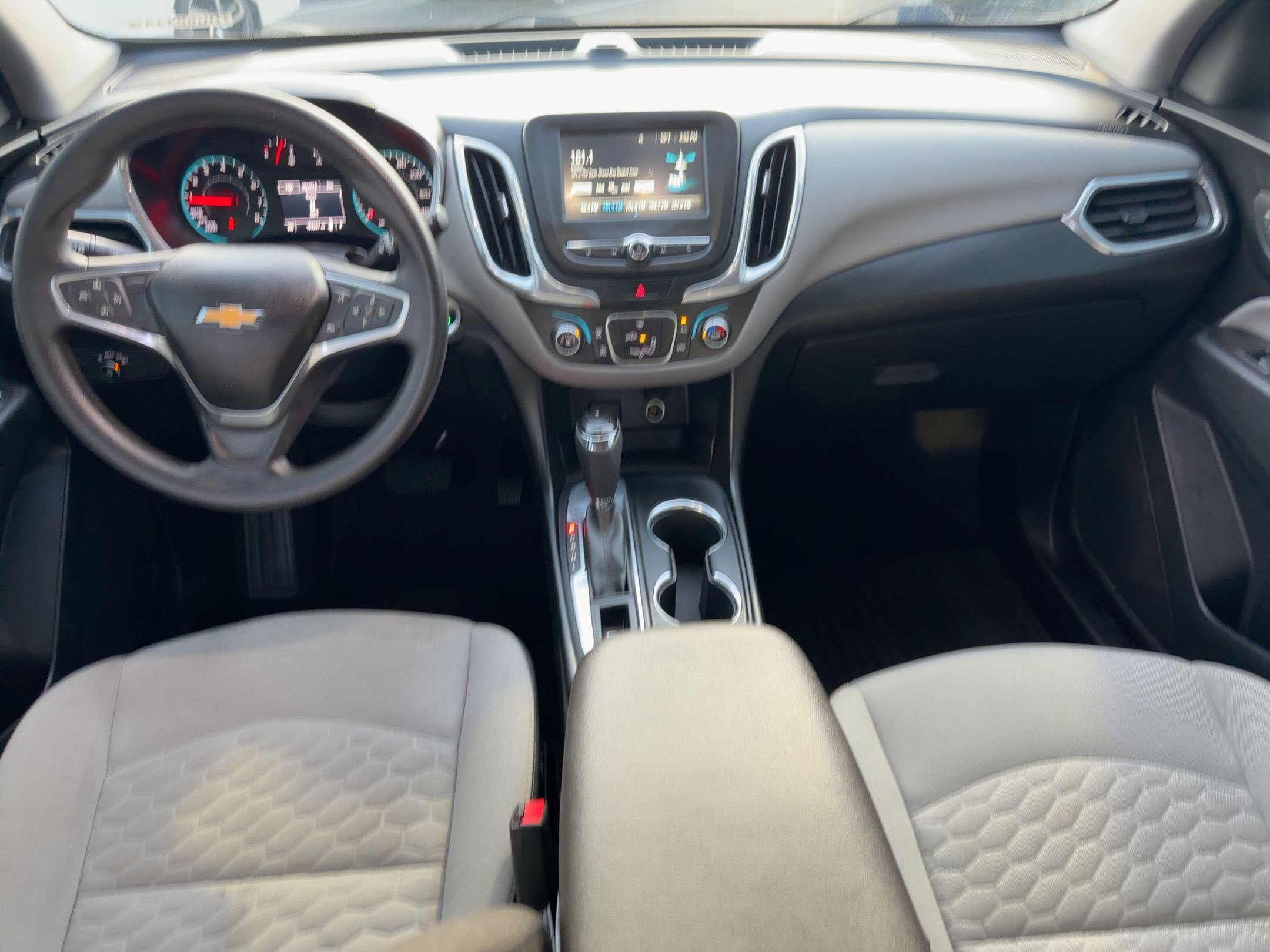 Used 2018 Chevrolet Equinox LS image 27