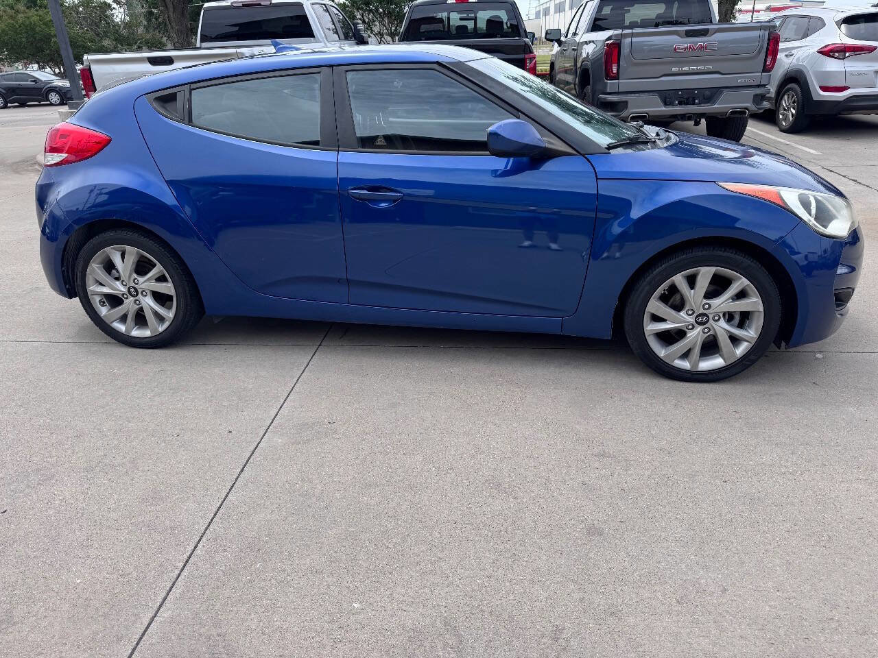 Used 2016 Hyundai Veloster FWD image 4