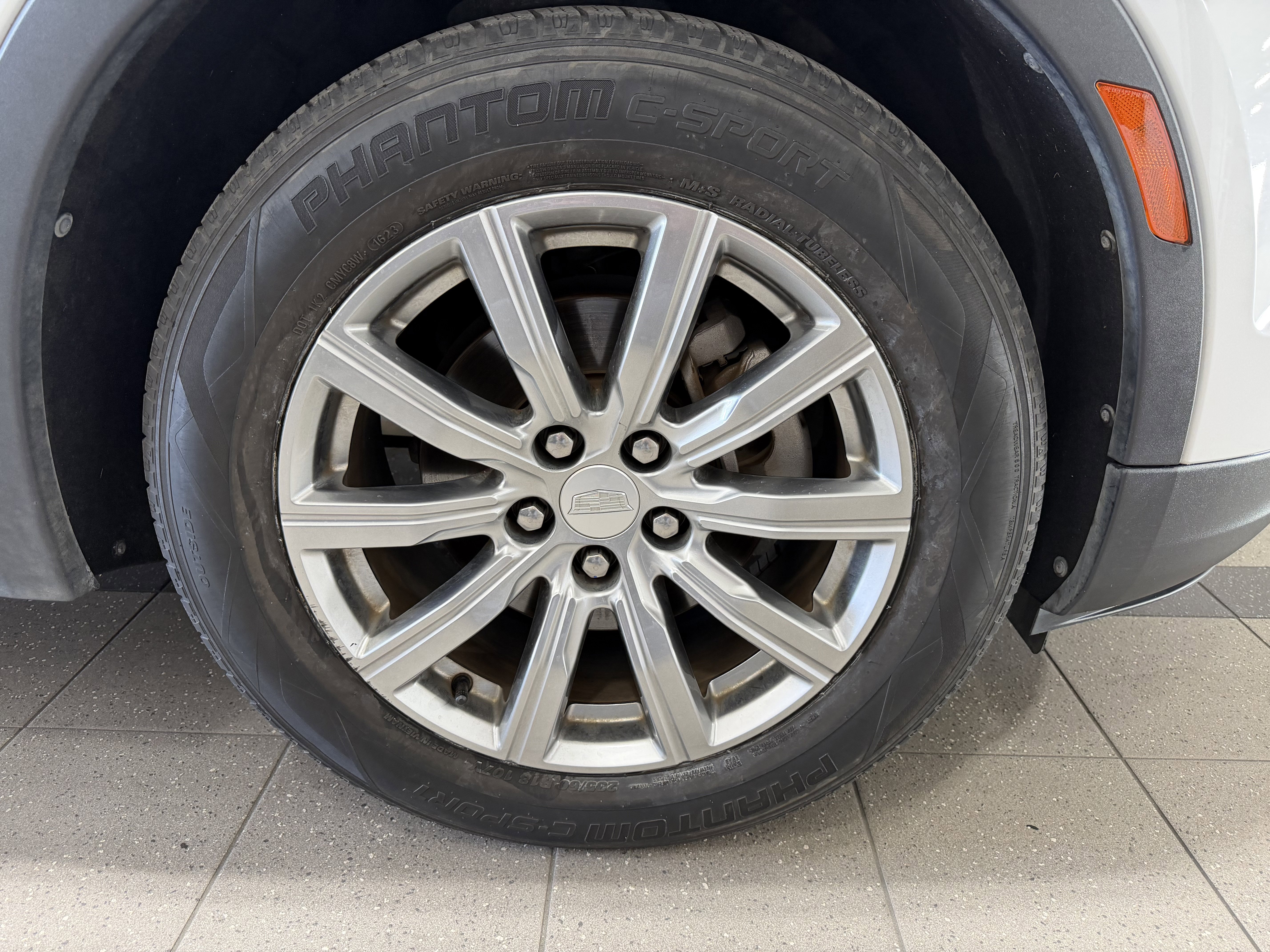 Used 2019 Cadillac XT4 Premium Luxury image 2