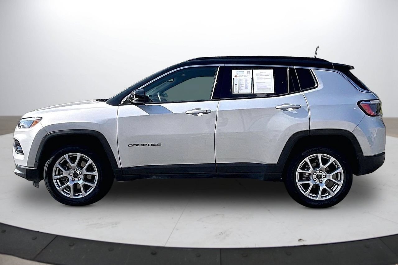 Used 2025 Jeep Compass Limited AWD/4WD image 5