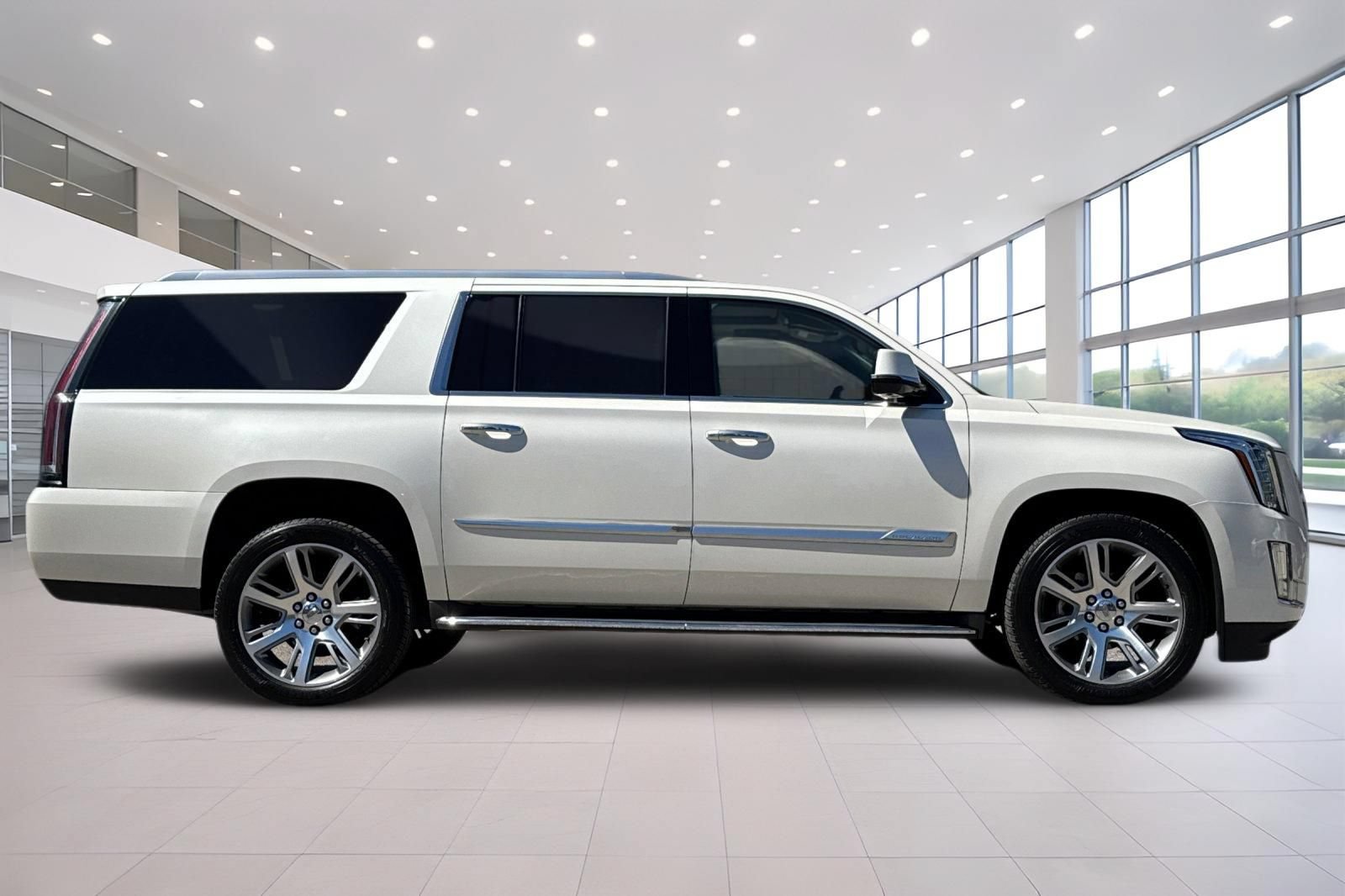 Used 2015 Cadillac Escalade ESV Luxury AWD/4WD image 3