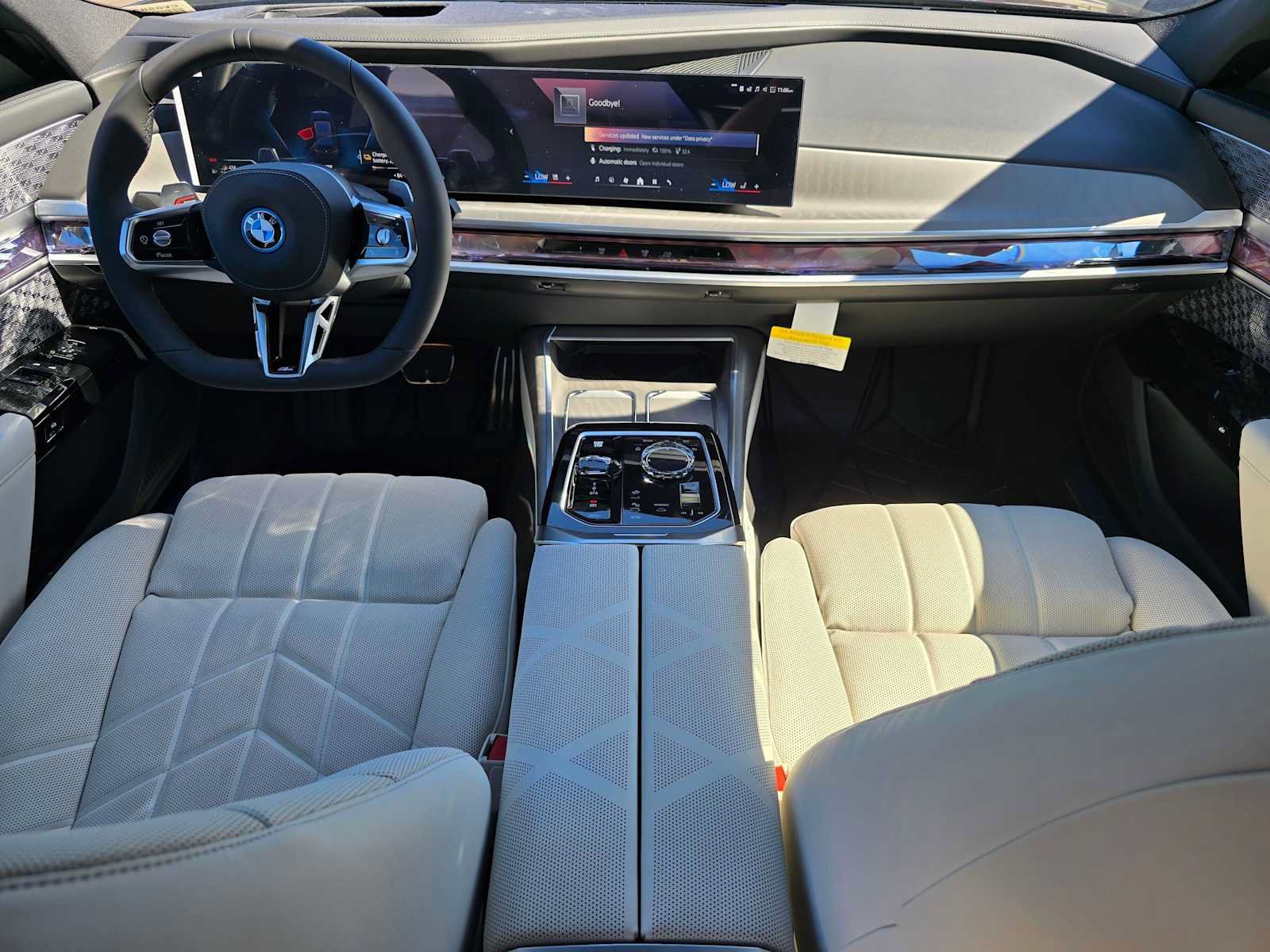 Used 2025 BMW 750e xDrive w/ Executive Package AWD/4WD image 19