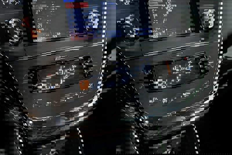 Used 2013 Toyota Avalon XLE image 29