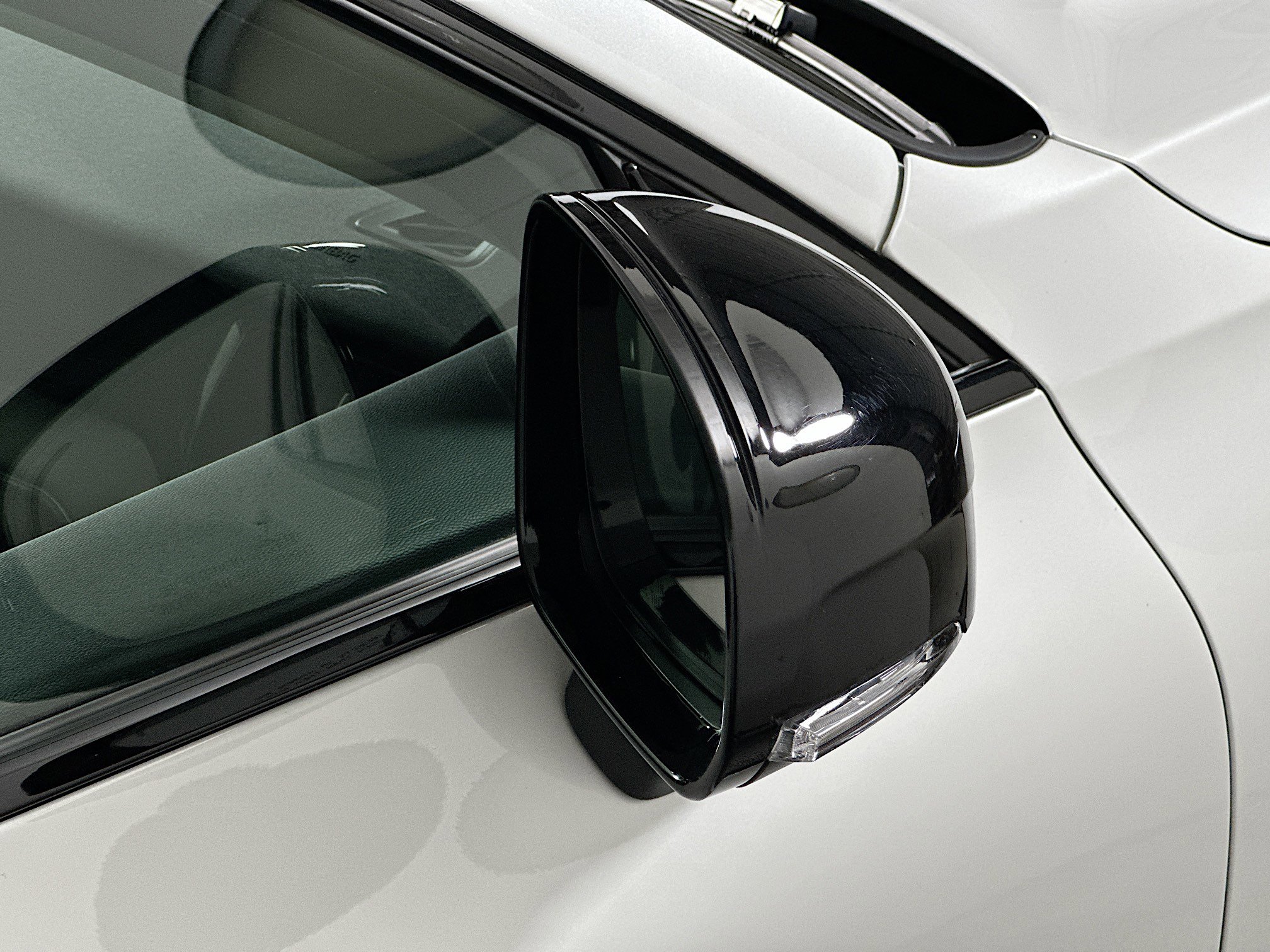 Used 2025 Volvo XC60 B5 Core image 10