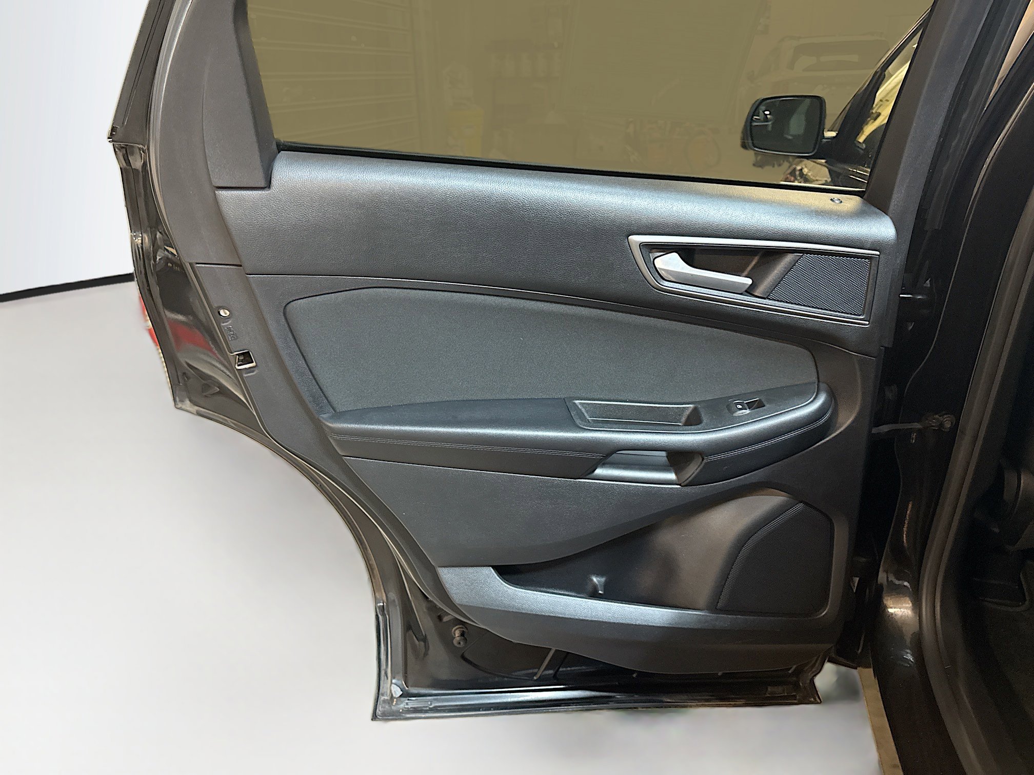 Used 2015 Ford Edge SE image 24