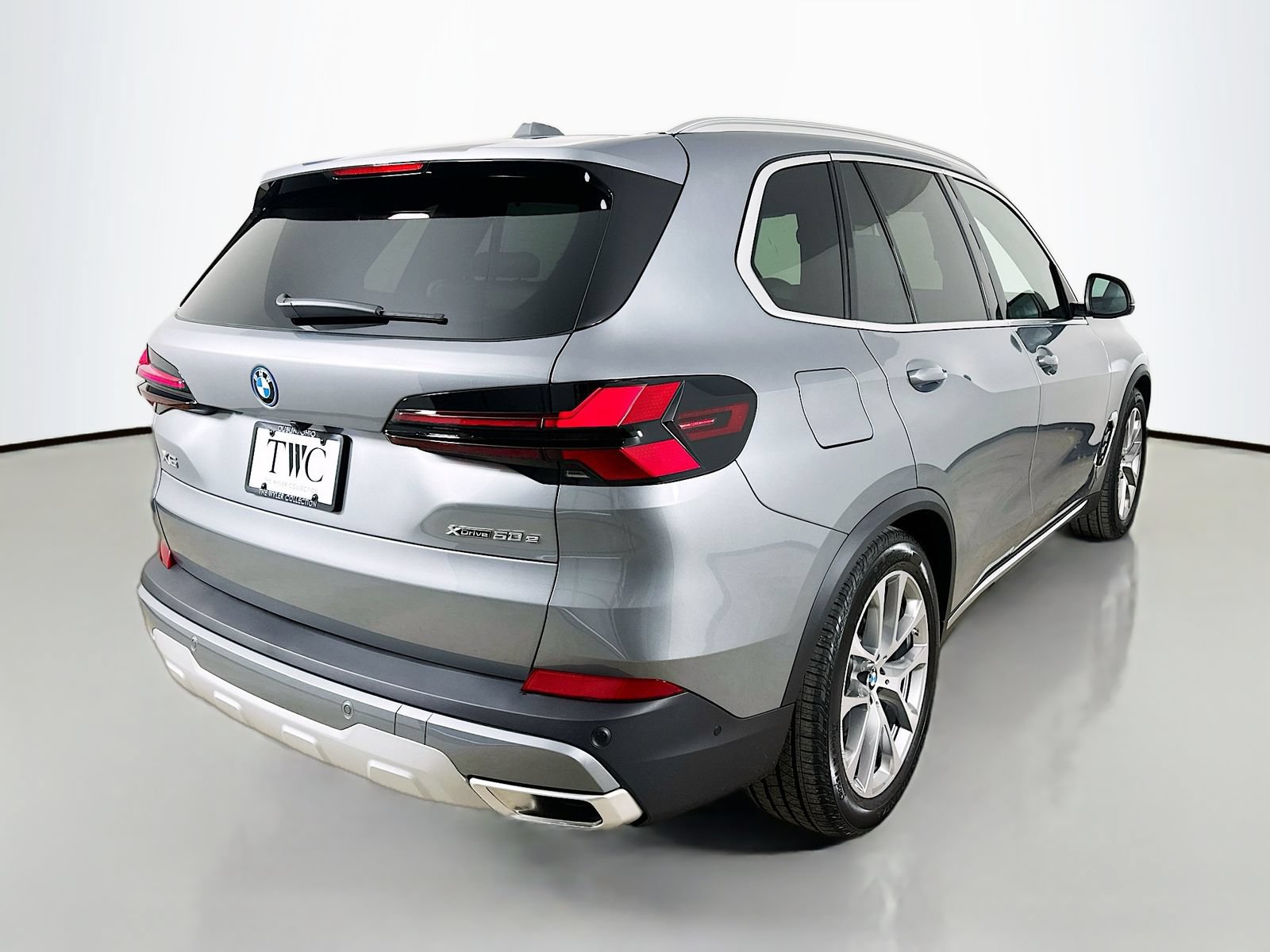 New 2026 BMW X5 xDrive50e w/ Executive Package AWD/4WD image 5