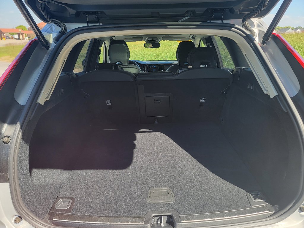 Used 2025 Volvo XC60 B5 Plus image 13