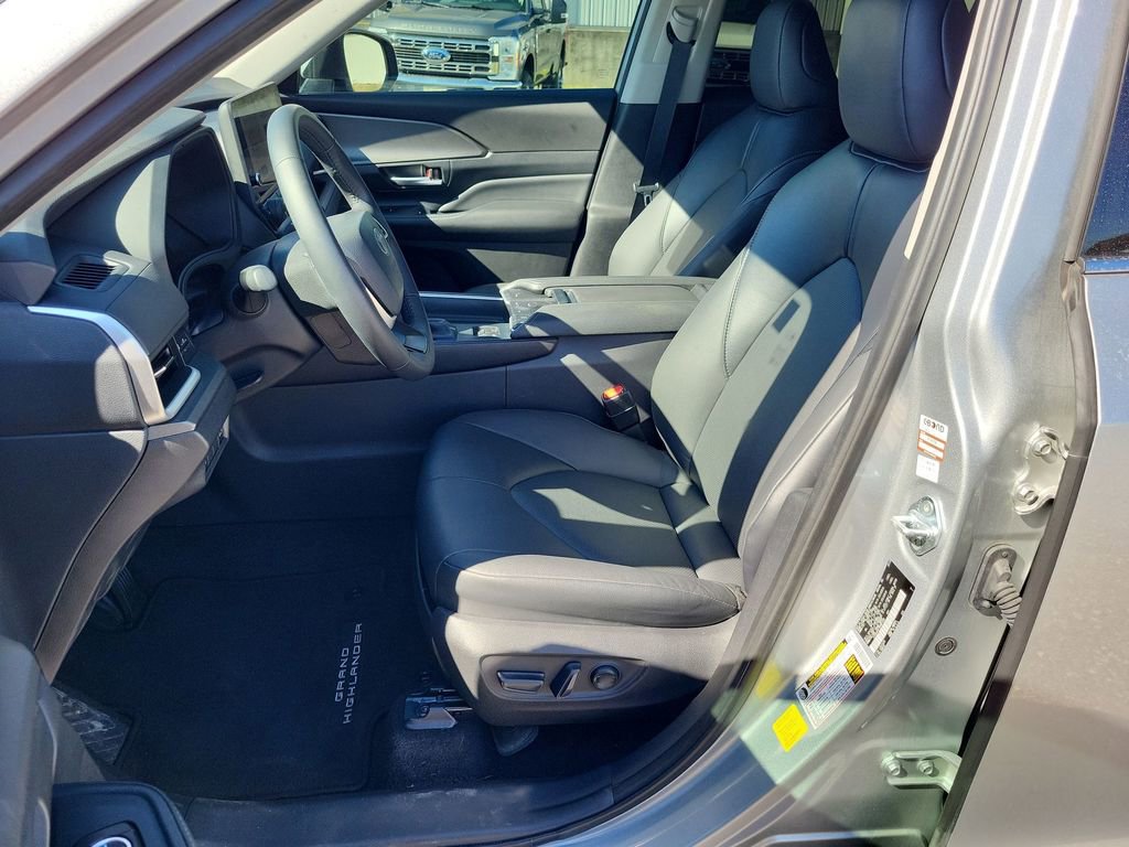 Used 2024 Toyota Grand Highlander XLE image 13