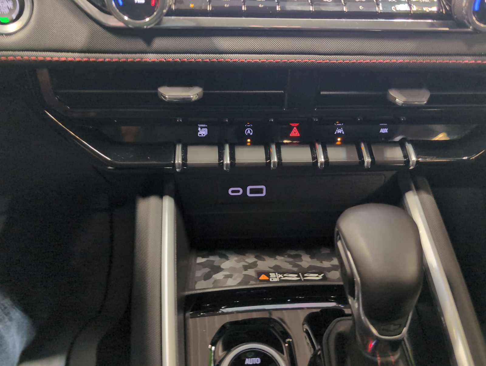 Used 2025 Chevrolet Colorado Z71 w/ Technology Package image 18