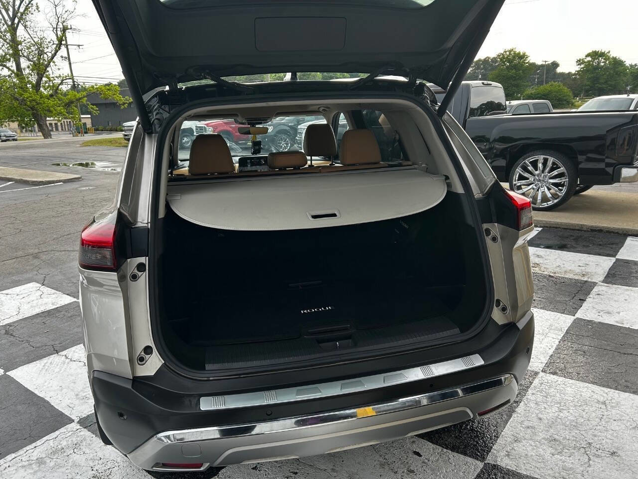 Used 2022 Nissan Rogue Platinum w/ Head-Up Display Package FWD image 8