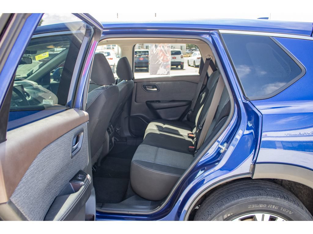 Used 2023 Nissan Rogue SV AWD/4WD image 16