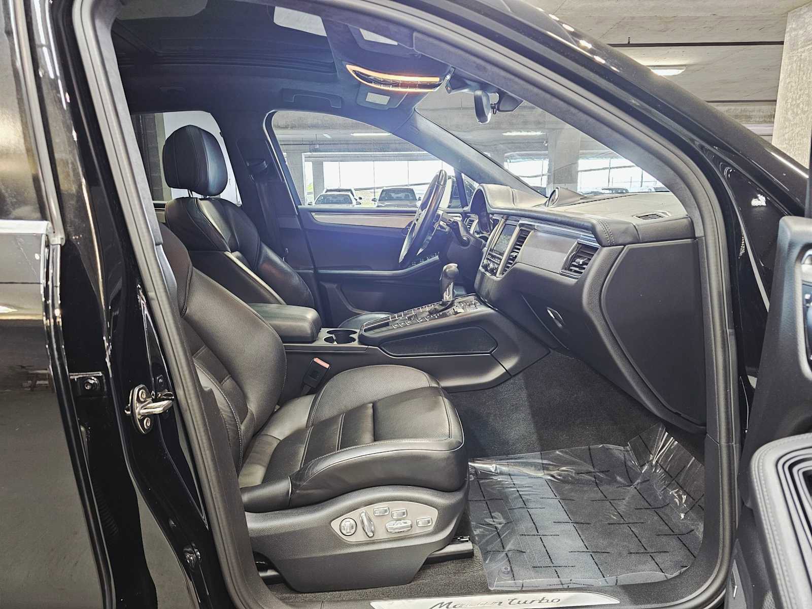 Used 2016 Porsche Macan Turbo w/ Premium Package Plus image 27