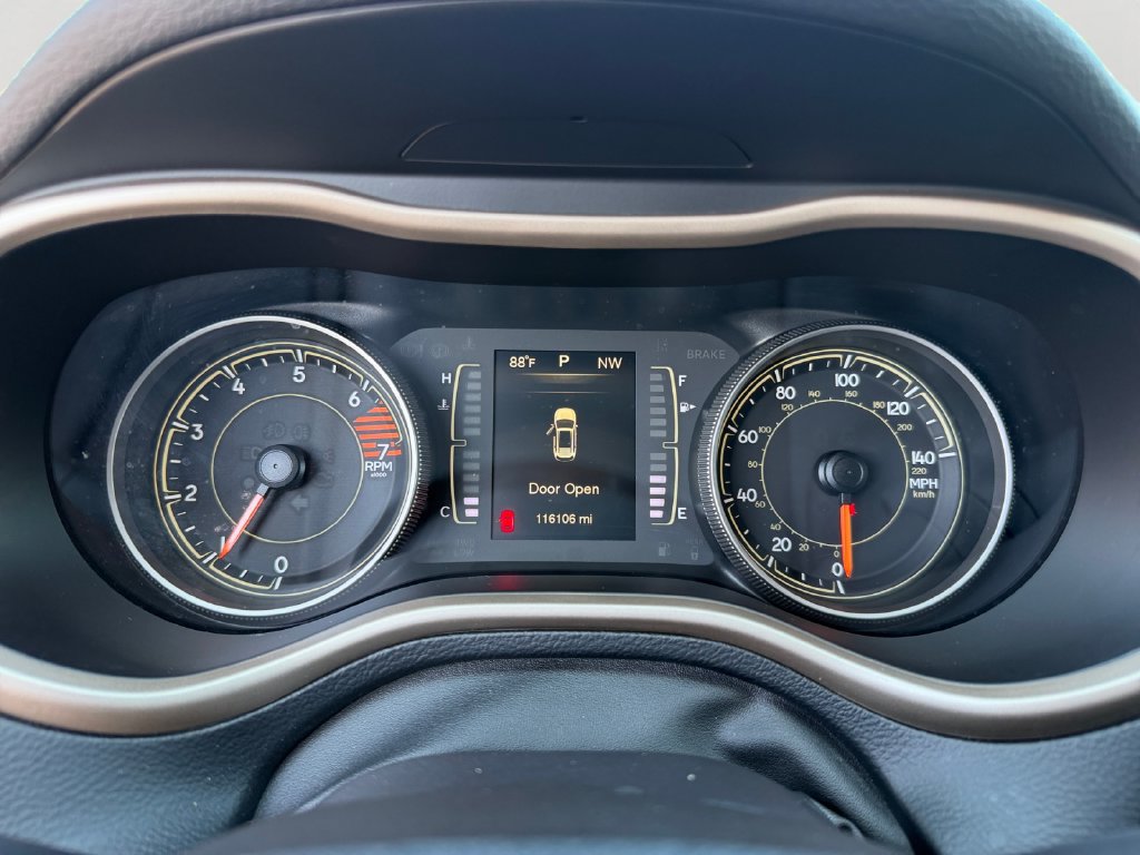 Used 2016 Jeep Cherokee Latitude w/ Cold Weather Group AWD/4WD image 25