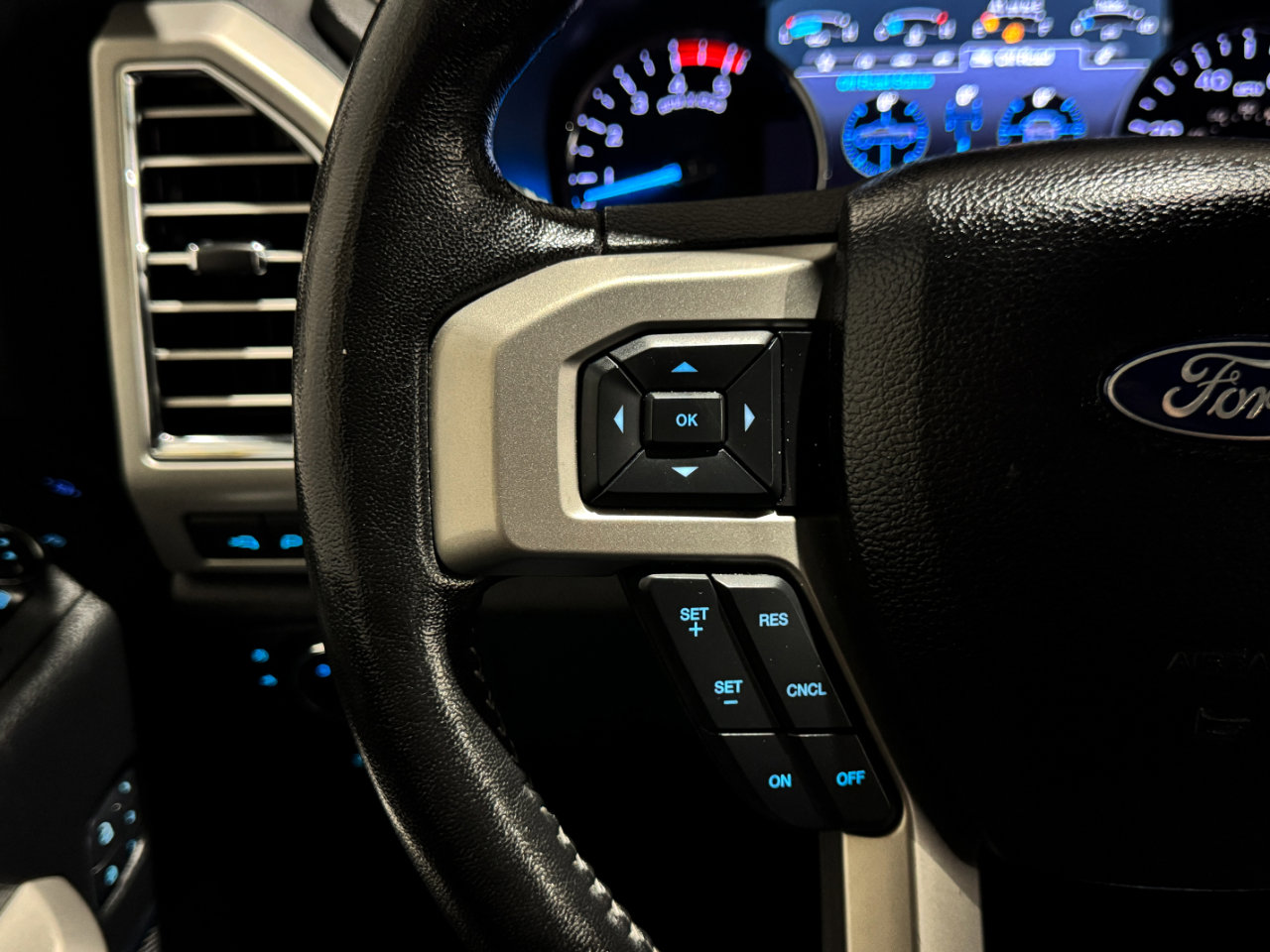 Used 2017 Ford F250 Lariat w/ Lariat Ultimate Package image 33