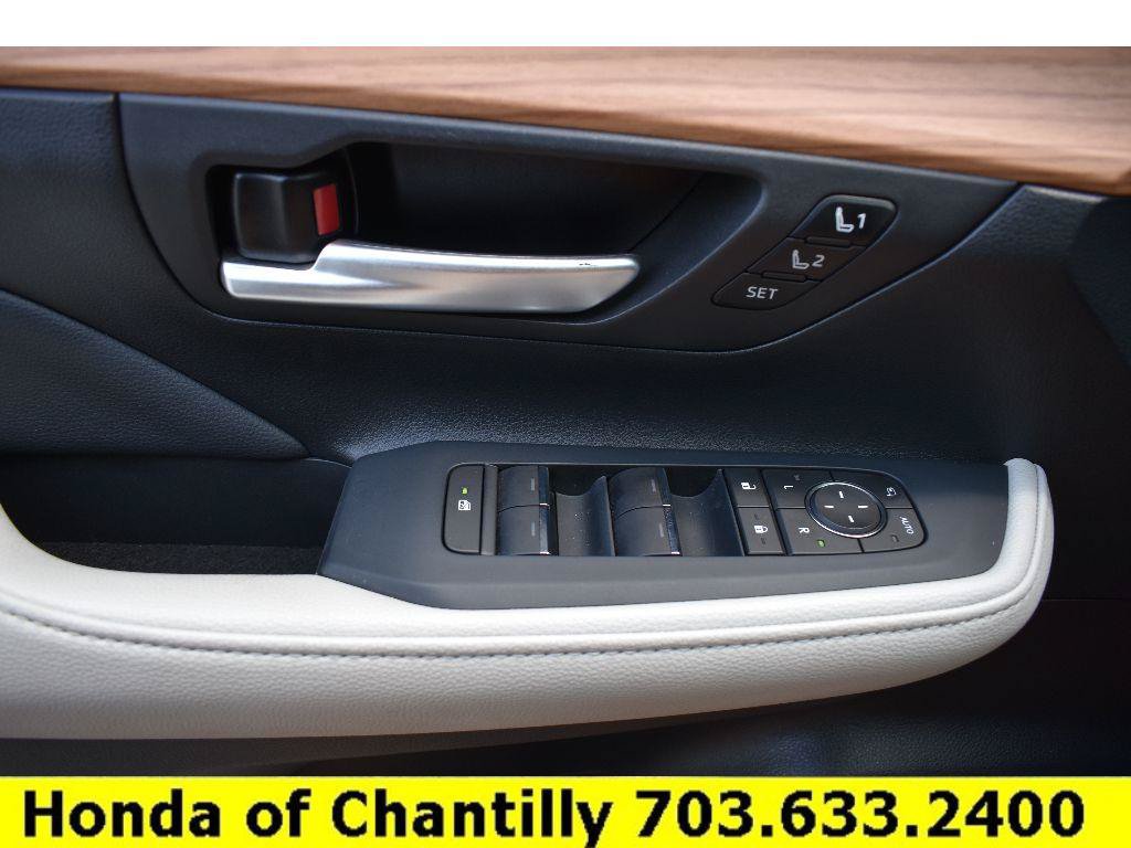 Used 2025 Toyota Grand Highlander AWD image 23