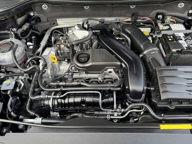 Used 2025 Volkswagen Taos SE w/ Panoramic Sunroof Package AWD/4WD image 28